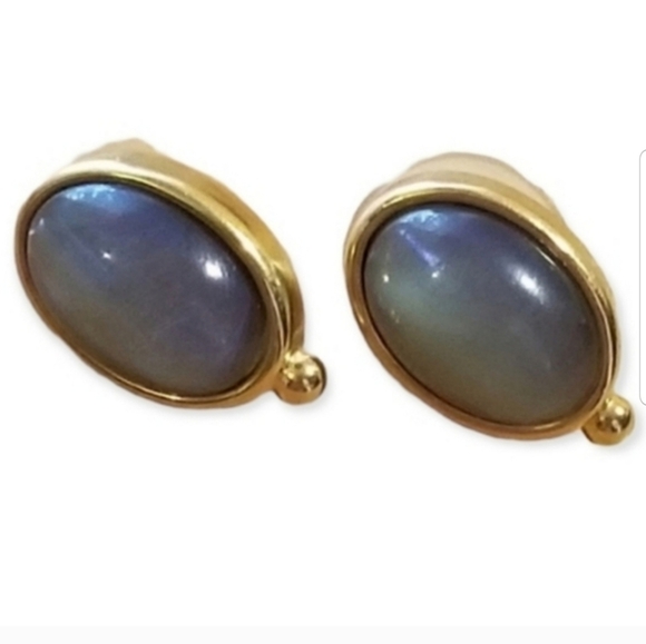MONET 90S VINTAGE GOLDTONED AND FAUX MOONSTONE OVAL DESIGN EARRINGS - Picture 2 of 4